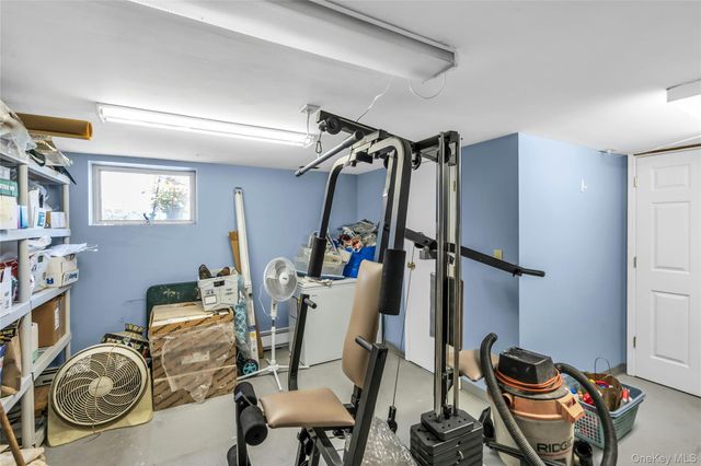 35 Peachtree Lane, Hicksville, NY 11801