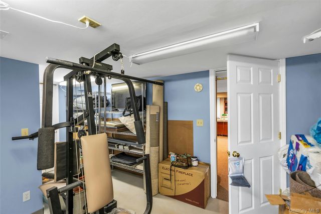 35 Peachtree Lane, Hicksville, NY 11801