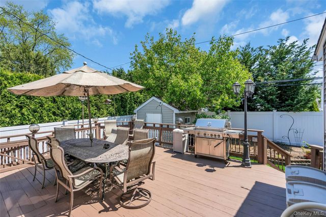 35 Peachtree Lane, Hicksville, NY 11801