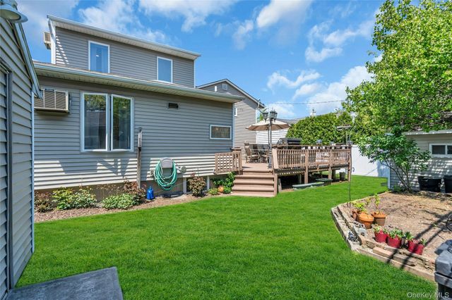 35 Peachtree Lane, Hicksville, NY 11801
