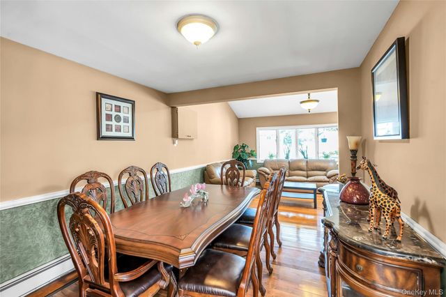 35 Peachtree Lane, Hicksville, NY 11801
