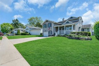 35 Peachtree Lane, Hicksville, NY 11801