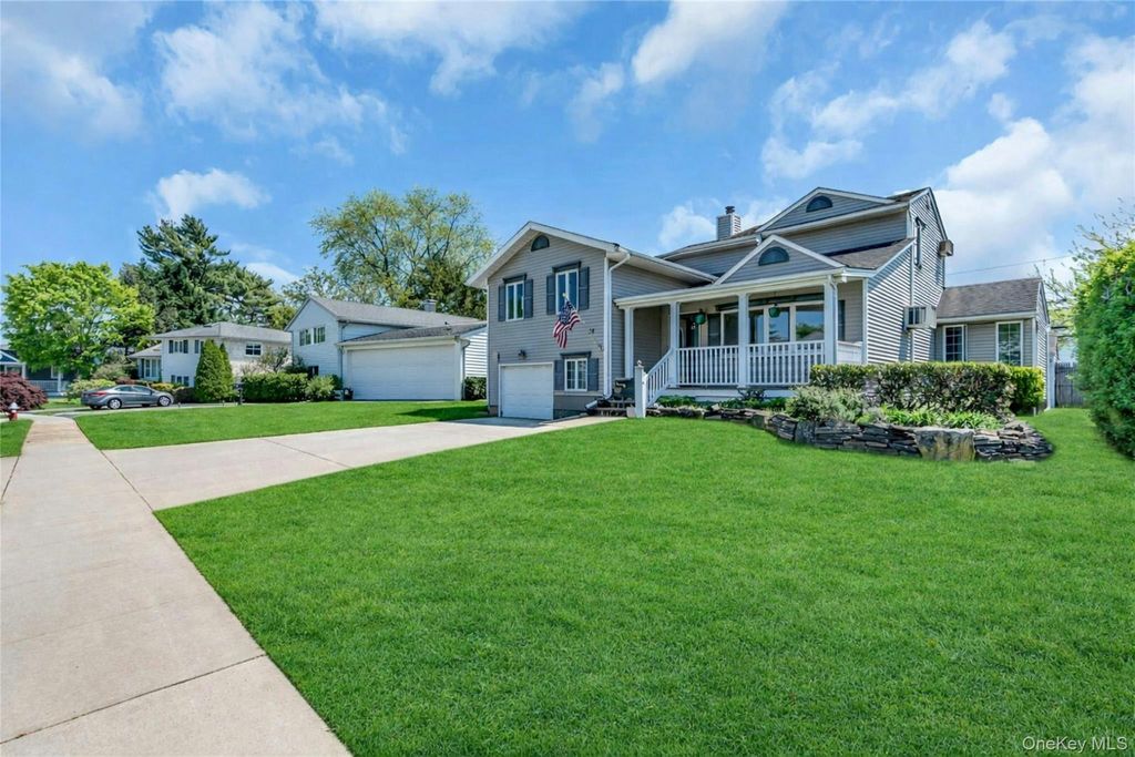 35 Peachtree Lane, Hicksville, NY 11801
