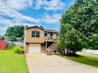 1006 Phillip Drew Drive, Johnson City, TN 37604