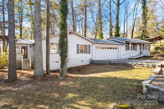 550 Kinross Drive, Flat Rock, NC 28731