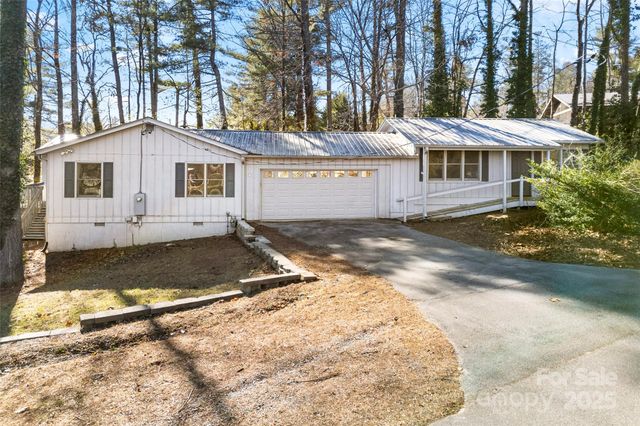 550 Kinross Drive, Flat Rock, NC 28731