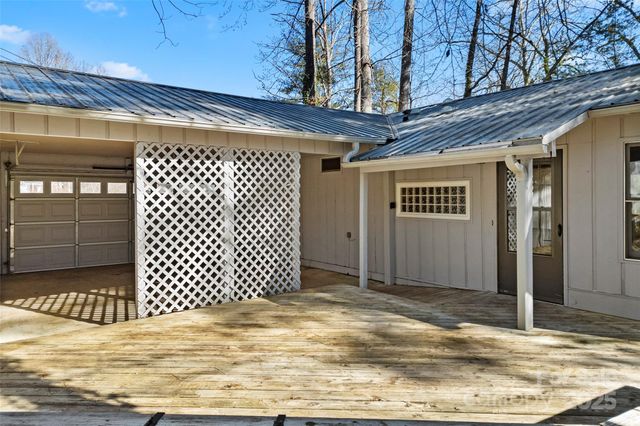 550 Kinross Drive, Flat Rock, NC 28731