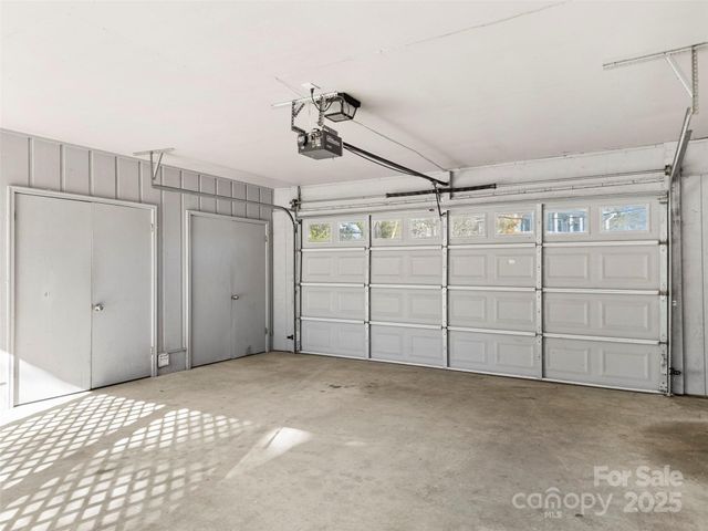 550 Kinross Drive, Flat Rock, NC 28731