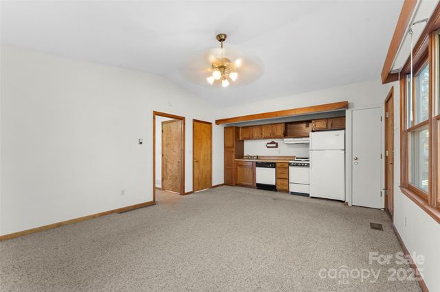550 Kinross Drive, Flat Rock, NC 28731