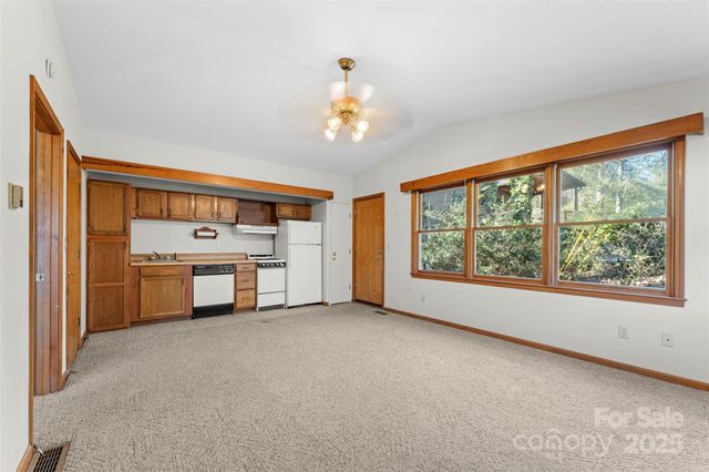 550 Kinross Drive, Flat Rock, NC 28731