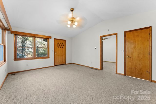 550 Kinross Drive, Flat Rock, NC 28731