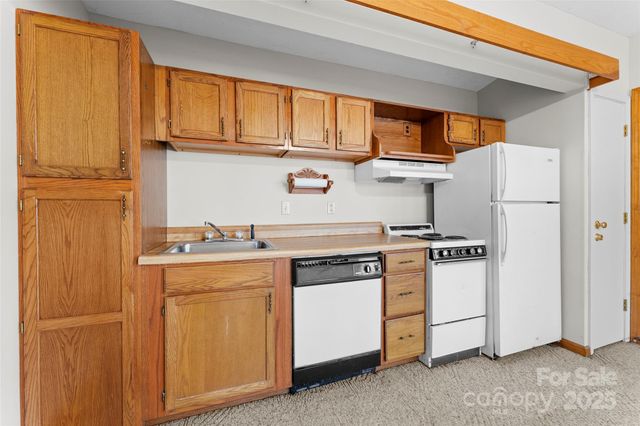 550 Kinross Drive, Flat Rock, NC 28731
