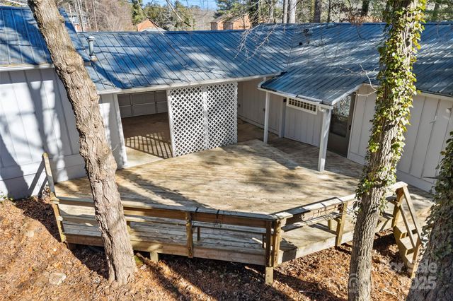 550 Kinross Drive, Flat Rock, NC 28731