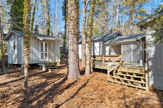 550 Kinross Drive, Flat Rock, NC 28731