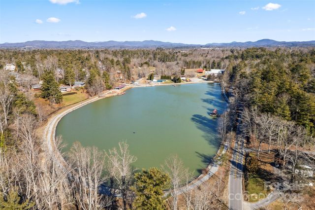 550 Kinross Drive, Flat Rock, NC 28731