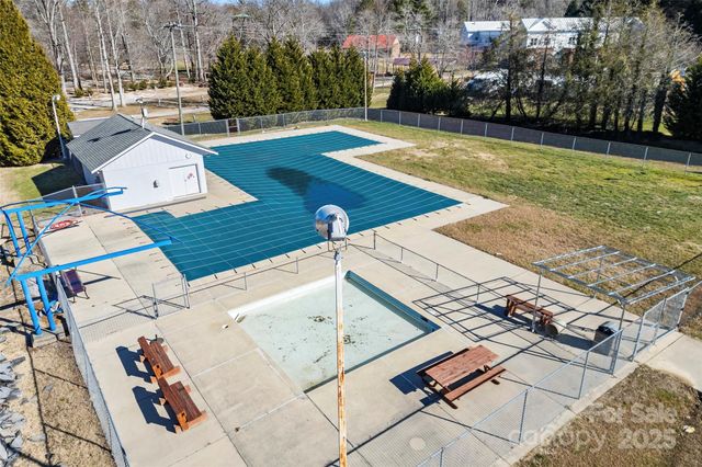 550 Kinross Drive, Flat Rock, NC 28731