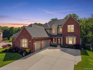 583 Birchcrest Court, Oakland Charter Township, MI 48363