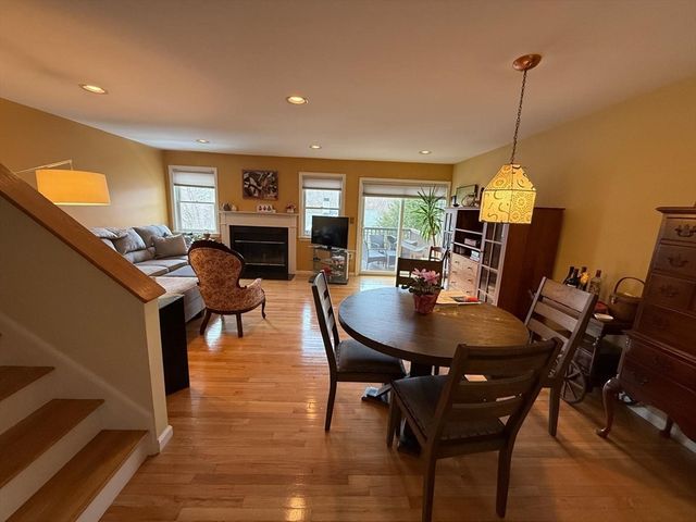 184 Bishops Forest Dr 184, Waltham, MA 02452