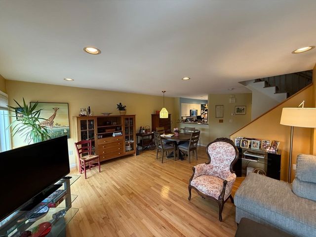 184 Bishops Forest Dr 184, Waltham, MA 02452