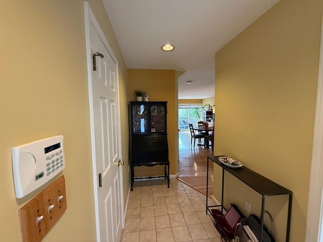 184 Bishops Forest Dr 184, Waltham, MA 02452