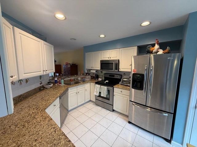 184 Bishops Forest Dr 184, Waltham, MA 02452