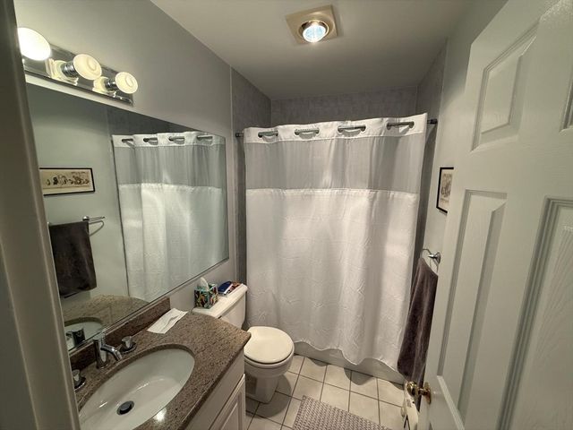 184 Bishops Forest Dr 184, Waltham, MA 02452