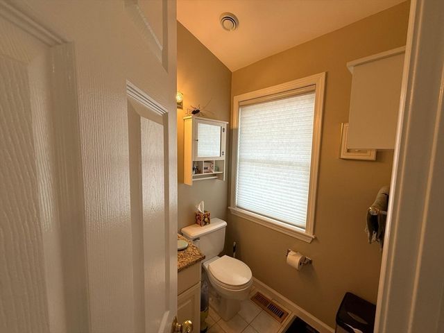 184 Bishops Forest Dr 184, Waltham, MA 02452