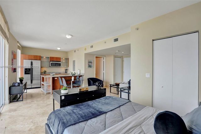 185 SW 7th St 1600, Miami, FL 33130