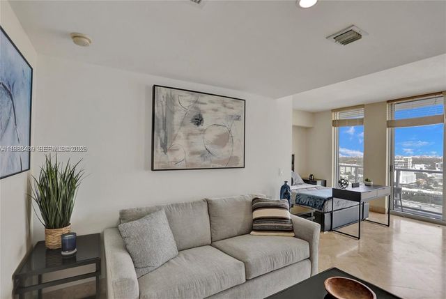 185 SW 7th St 1600, Miami, FL 33130