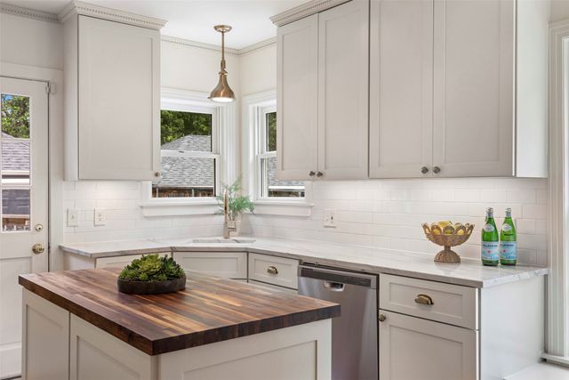 7119 Vivian Avenue, Dallas, TX 75223