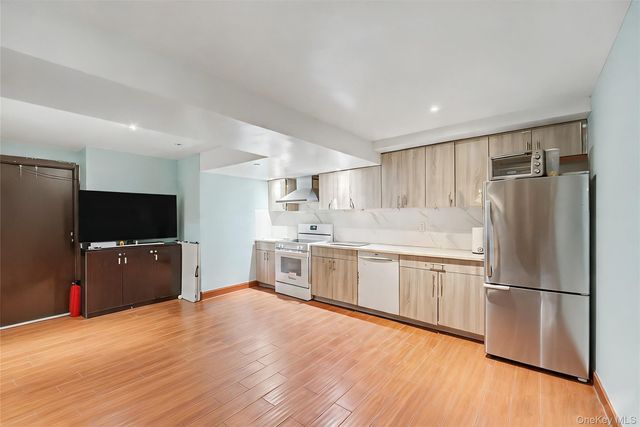 12-10 27th Avenue, Astoria, NY 11102