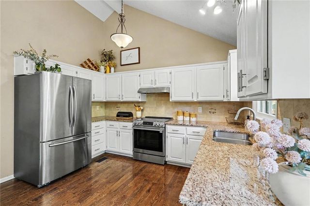 11634 Earnshaw Street, Overland Park, KS 66210