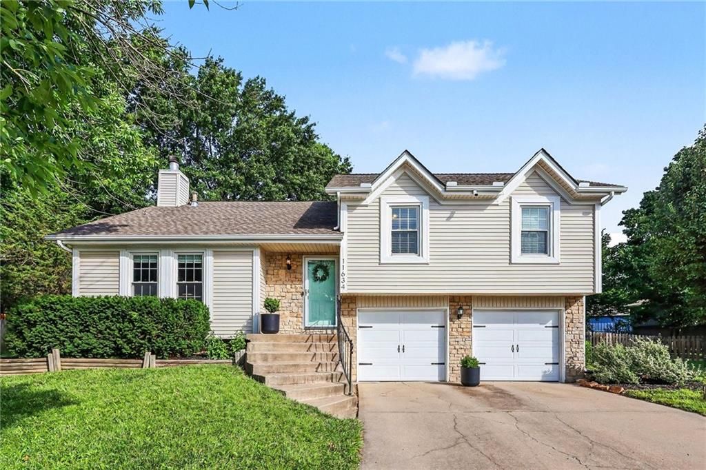 11634 Earnshaw Street, Overland Park, KS 66210