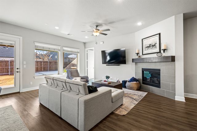 325 Foxthorne Way, Little Elm, TX 75068