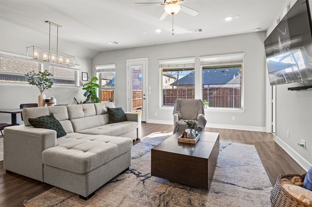 325 Foxthorne Way, Little Elm, TX 75068