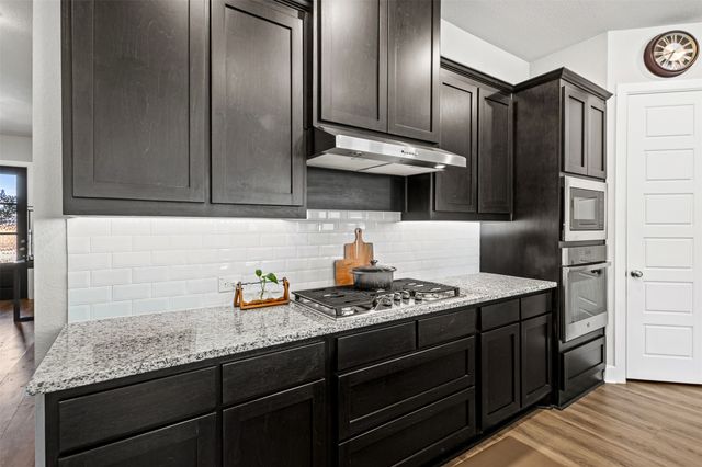 325 Foxthorne Way, Little Elm, TX 75068