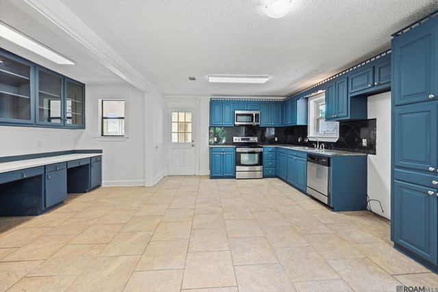 1434 Charing Cross Dr, Baton Rouge, LA 70810