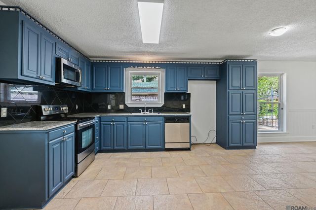 1434 Charing Cross Dr, Baton Rouge, LA 70810
