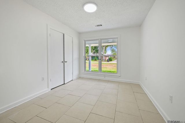 1434 Charing Cross Dr, Baton Rouge, LA 70810