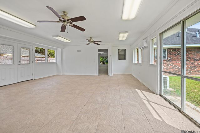 1434 Charing Cross Dr, Baton Rouge, LA 70810