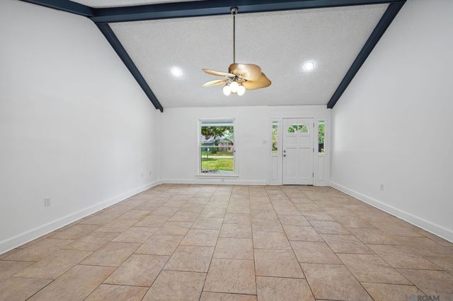 1434 Charing Cross Dr, Baton Rouge, LA 70810