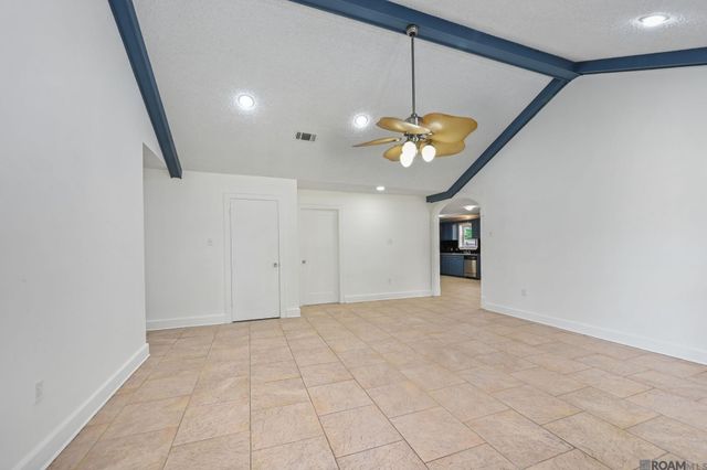 1434 Charing Cross Dr, Baton Rouge, LA 70810