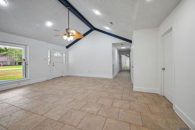 1434 Charing Cross Dr, Baton Rouge, LA 70810