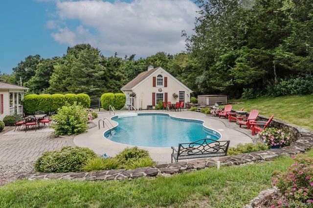 1 Cedar Hill Drive, Warwick, NY 10990