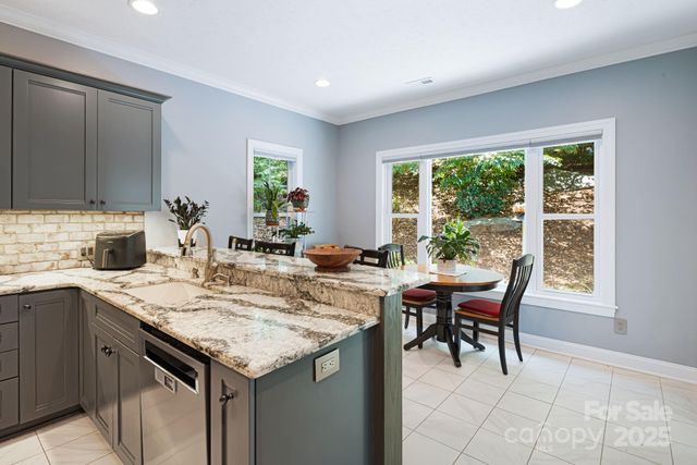 609 Carriage Commons Drive, Hendersonville, NC 28791