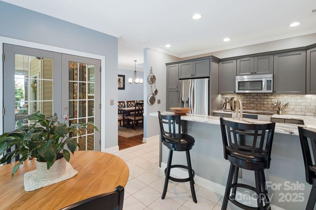 609 Carriage Commons Drive, Hendersonville, NC 28791