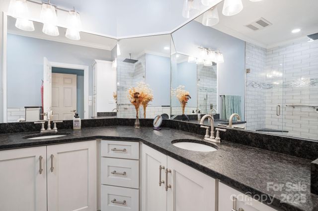 609 Carriage Commons Drive, Hendersonville, NC 28791