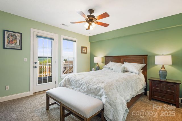 609 Carriage Commons Drive, Hendersonville, NC 28791