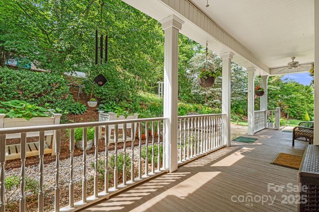 609 Carriage Commons Drive, Hendersonville, NC 28791