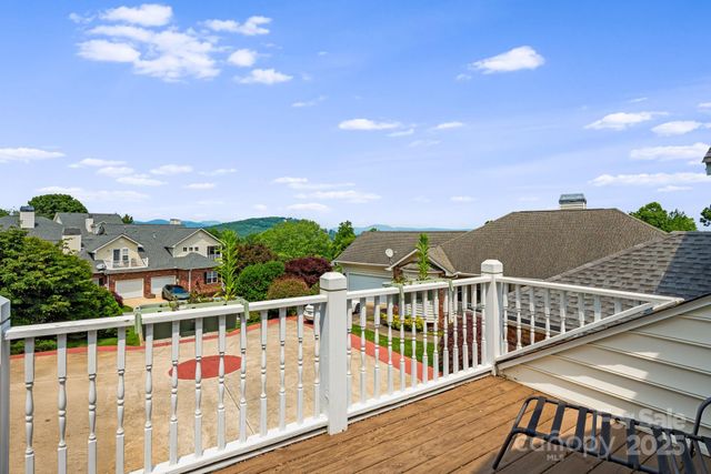 609 Carriage Commons Drive, Hendersonville, NC 28791